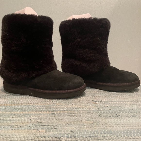 UGG Patten black suede shearling boot. Size 7 - Picture 4 of 6